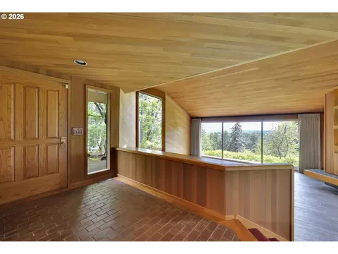 Entry Way - 85368 Ridgetop Dr, Eugene, OR 97405 photo 3 of 6