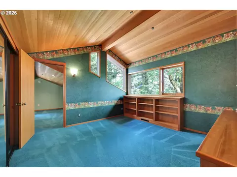 Bedroom - 85368 Ridgetop Dr, Eugene, OR 97405 photo 2 of 5