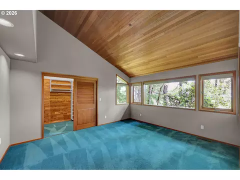 Bedroom - 85368 Ridgetop Dr, Eugene, OR 97405 photo 1 of 5
