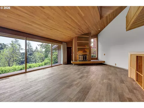 Living - 85368 Ridgetop Dr, Eugene, OR 97405 photo 2 of 11