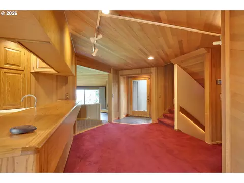 Entry Way - 85368 Ridgetop Dr, Eugene, OR 97405 photo 2 of 6