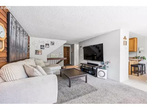 Living - 2635 E Wilshire Dr, Eugene, OR 97405 photo 5 of 7