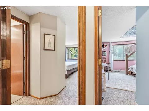 Entry Way - 2635 E Wilshire Dr, Eugene, OR 97405 photo 4 of 5