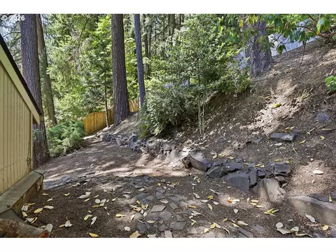 Exterior - 2635 E Wilshire Dr, Eugene, OR 97405 photo 6 of 8