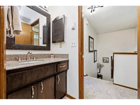 Entry Way - 2635 E Wilshire Dr, Eugene, OR 97405 photo 5 of 5