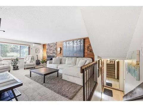 Living - 2635 E Wilshire Dr, Eugene, OR 97405 photo 1 of 7