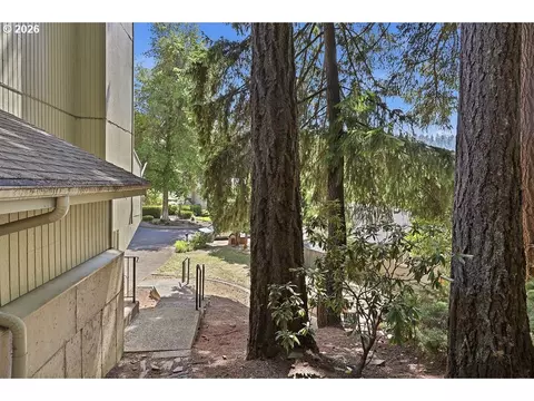 Exterior - 2635 E Wilshire Dr, Eugene, OR 97405 photo 7 of 8