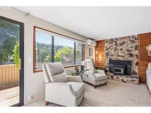 Living - 2635 E Wilshire Dr, Eugene, OR 97405 photo 7 of 7