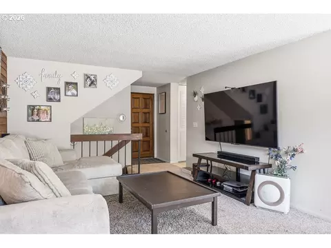 Living - 2635 E Wilshire Dr, Eugene, OR 97405 photo 4 of 7
