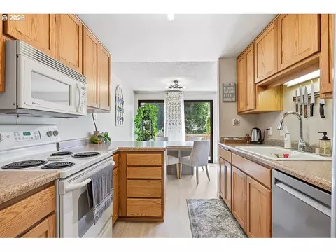 Kitchen - 2635 E Wilshire Dr, Eugene, OR 97405 photo 3 of 4