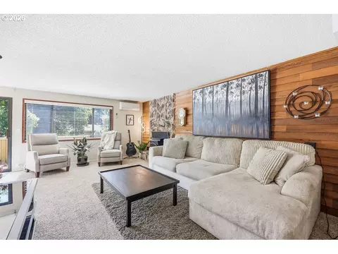 Living - 2635 E Wilshire Dr, Eugene, OR 97405 photo 2 of 7