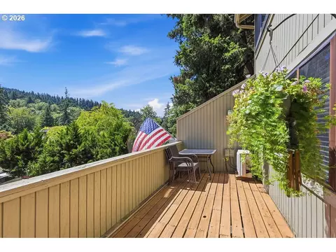 Exterior - 2635 E Wilshire Dr, Eugene, OR 97405 photo 3 of 8
