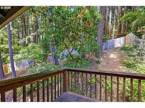 Exterior - 2635 E Wilshire Dr, Eugene, OR 97405 photo 4 of 8