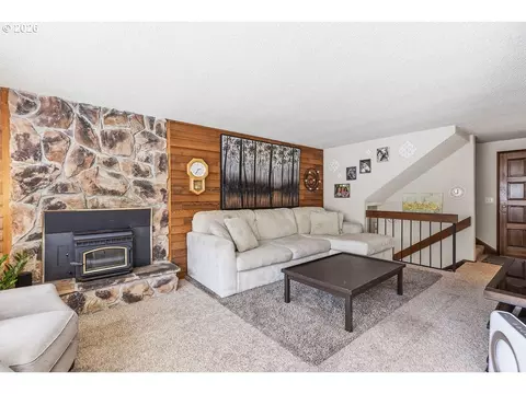 Living - 2635 E Wilshire Dr, Eugene, OR 97405 photo 3 of 7