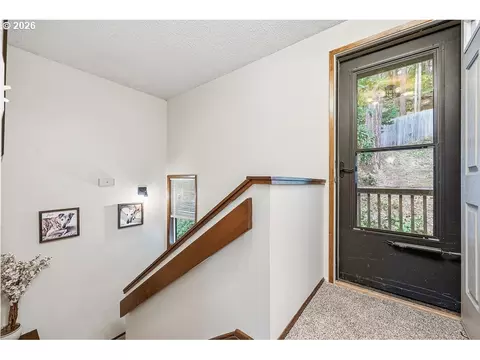 Entry Way - 2635 E Wilshire Dr, Eugene, OR 97405 photo 2 of 5