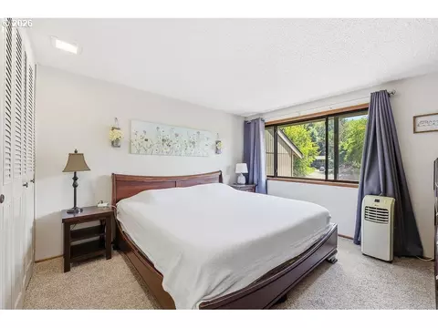 Bedroom - 2635 E Wilshire Dr, Eugene, OR 97405 photo 2 of 3