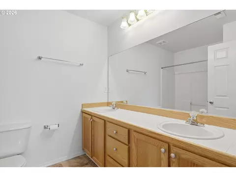 Bath - 5934 SE 16th Loop, Gresham, OR 97080 photo 1 of 3