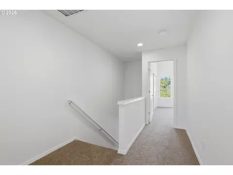Entry Way - 5934 SE 16th Loop, Gresham, OR 97080 photo 2 of 3