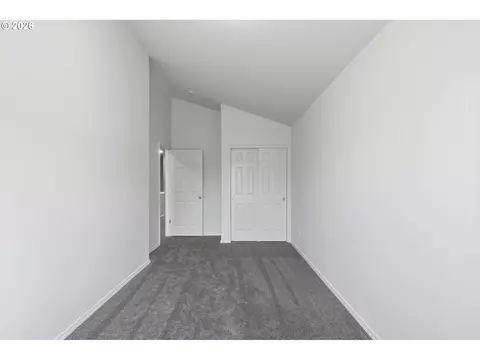 Bedroom - 5934 SE 16th Loop, Gresham, OR 97080 photo 4 of 5