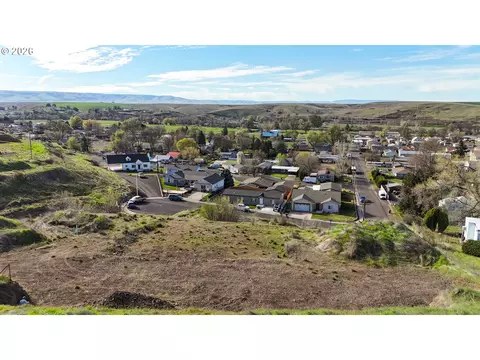 3525 NE King Pl, Pendleton, OR 97801