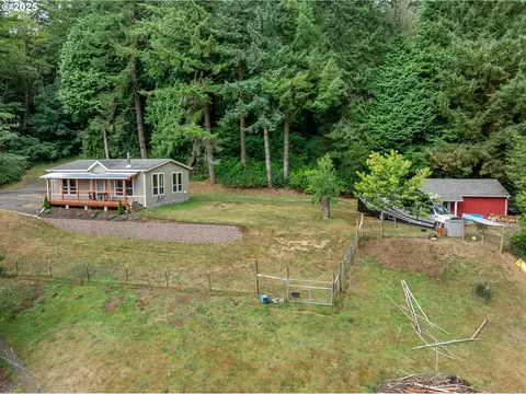 90805 N Bank Ln, Coquille, OR 97423