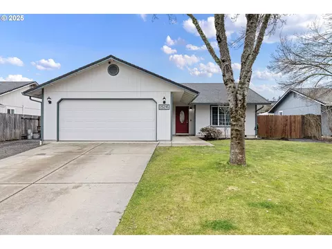 25216 Tyro Ave, Veneta, OR 97487