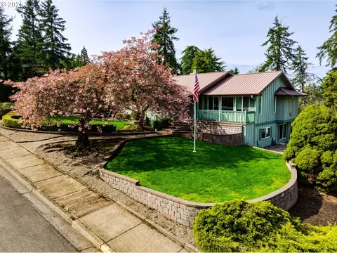 2495 Wilson Dr, Eugene, OR 97405