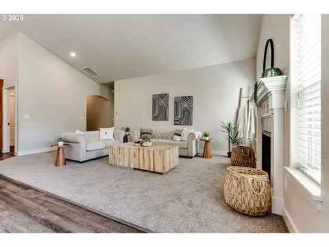 Living - 908 Pennington Ct, Eugene, OR 97404 photo 4 of 4