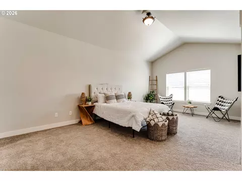 Bedroom - 908 Pennington Ct, Eugene, OR 97404 photo 7 of 11