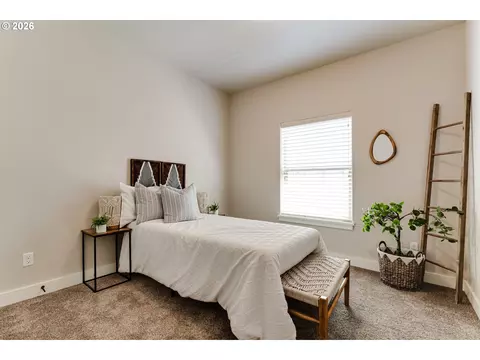 Bedroom - 908 Pennington Ct, Eugene, OR 97404 photo 4 of 11