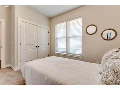 Bedroom - 908 Pennington Ct, Eugene, OR 97404 photo 2 of 11