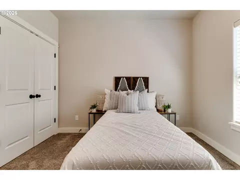 Bedroom - 908 Pennington Ct, Eugene, OR 97404 photo 5 of 11