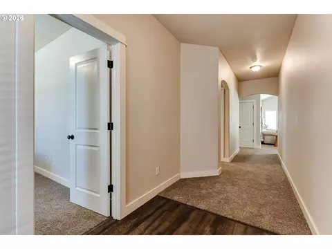 Entry Way - 908 Pennington Ct, Eugene, OR 97404 photo 1 of 4