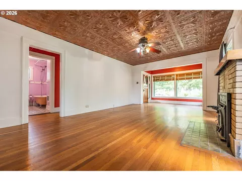 Living - 1223 Washington St, Eugene, OR 97401 photo 3 of 4