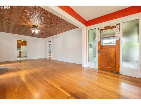 Living - 1223 Washington St, Eugene, OR 97401 photo 2 of 4
