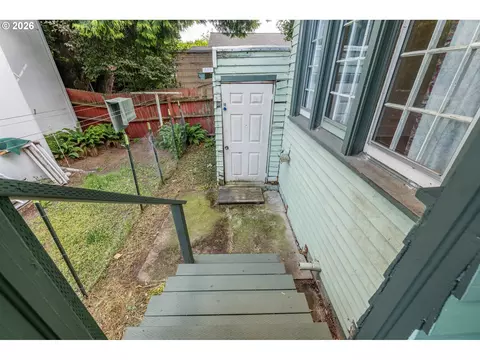 Exterior - 1223 Washington St, Eugene, OR 97401 photo 4 of 6