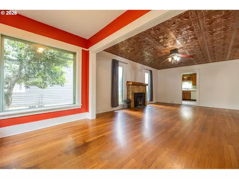 Living - 1223 Washington St, Eugene, OR 97401 photo 1 of 4