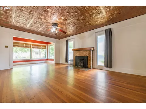 Living - 1223 Washington St, Eugene, OR 97401 photo 4 of 4