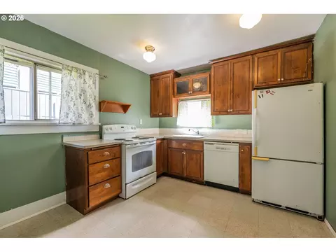Kitchen - 1223 Washington St, Eugene, OR 97401 photo 1 of 2