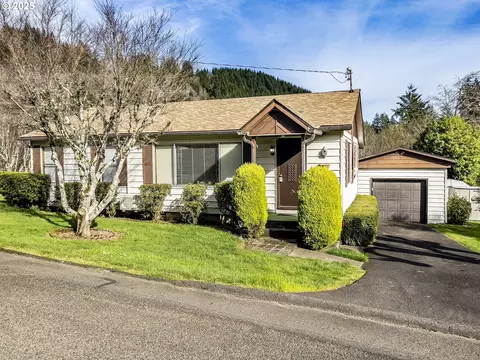 88199 Chestnut St, Mapleton, OR 97453