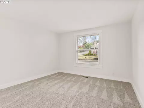 Bedroom - 1409 SW Chastain Ave, Gresham, OR 97080 photo 5 of 8