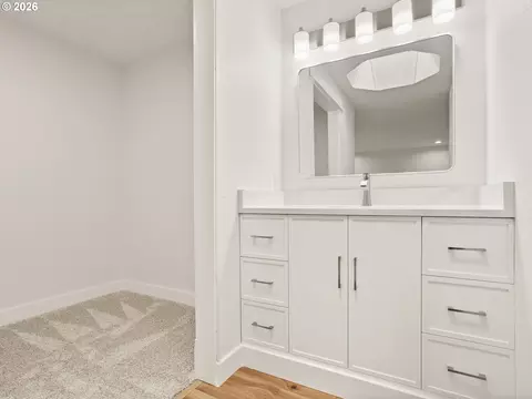 Bath - 1409 SW Chastain Ave, Gresham, OR 97080 photo 3 of 5