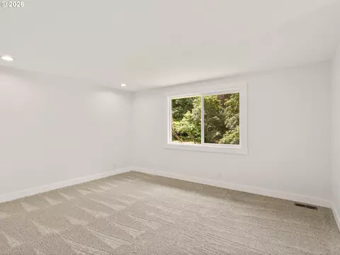 Bedroom - 1409 SW Chastain Ave, Gresham, OR 97080 photo 2 of 8