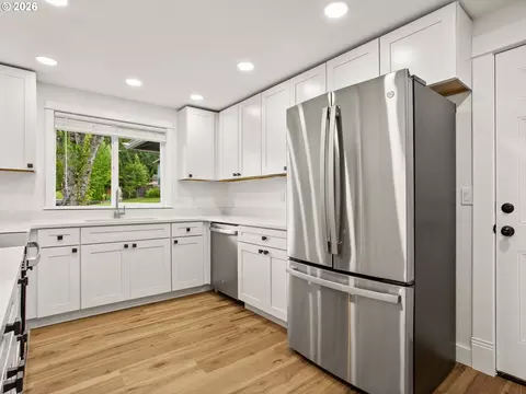 Kitchen - 1409 SW Chastain Ave, Gresham, OR 97080 photo 2 of 4