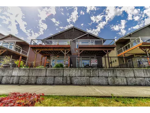 813 King Dr, Rainier, OR 97048