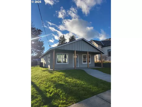 203 4th, Moro, OR 97039