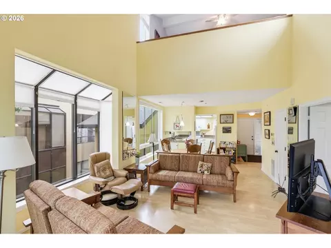 Living - 690 Wimbledon Ct, Eugene, OR 97401 photo 5 of 6