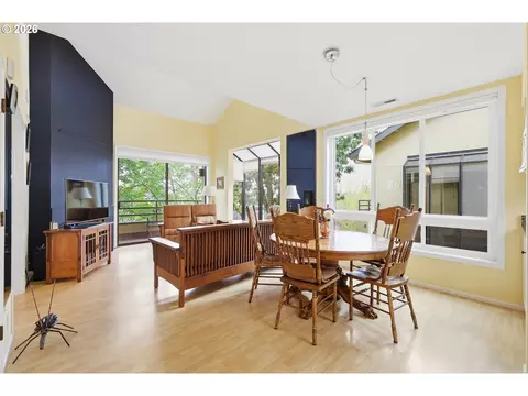 Dining - 690 Wimbledon Ct, Eugene, OR 97401 photo 1 of 5