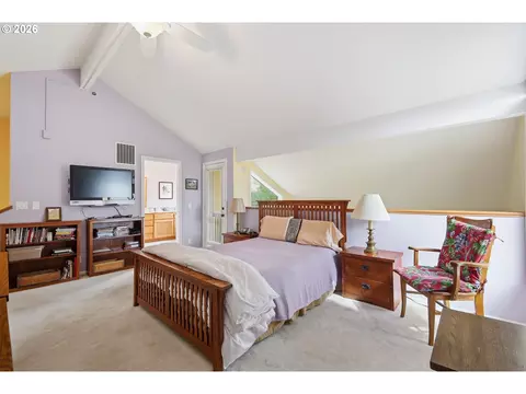 Bedroom - 690 Wimbledon Ct, Eugene, OR 97401 photo 3 of 4