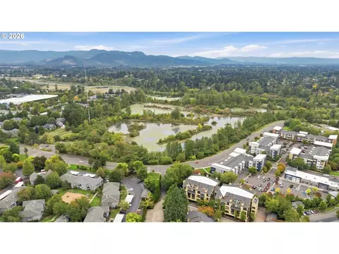 View/Area - 690 Wimbledon Ct, Eugene, OR 97401 photo 3 of 5
